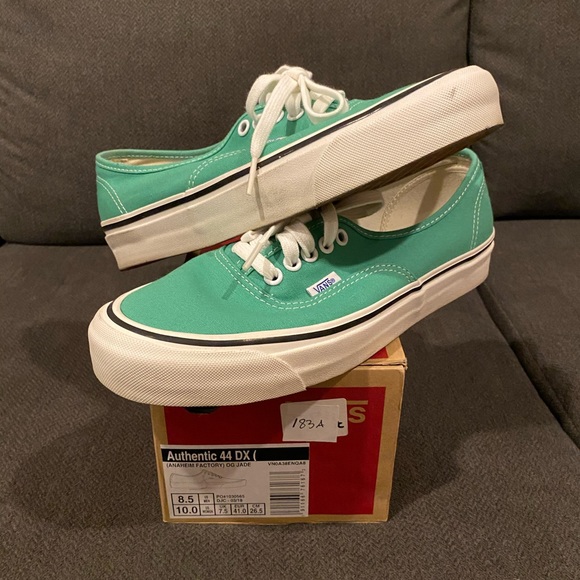 vans atwood 44